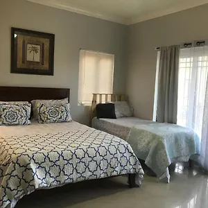 Alexanders Penthouse On The Villa